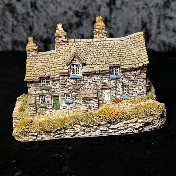 Lilliput Lane | Puffin Row | England Collection - Picture 8 of 16